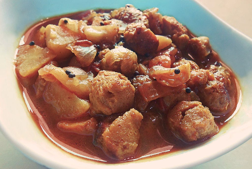 Nutrela soya chunks curry (Wikimedia)