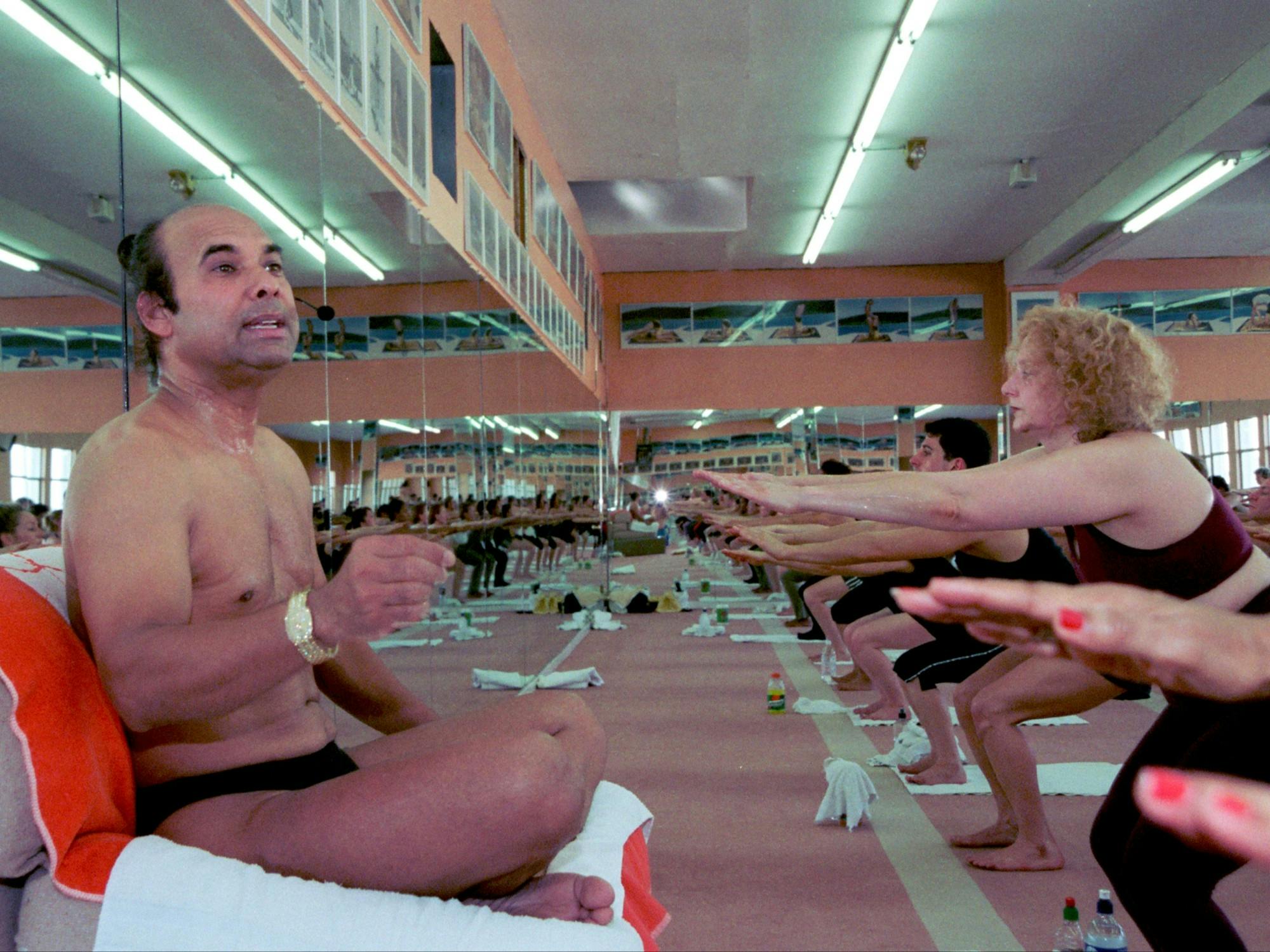 Indian Yoga guru Bikram Choudhury instructs his yoga class in heated room, Beverly Hills, California, February 2, 2000. (Photo by Bob Riha, Jr./Getty Images)