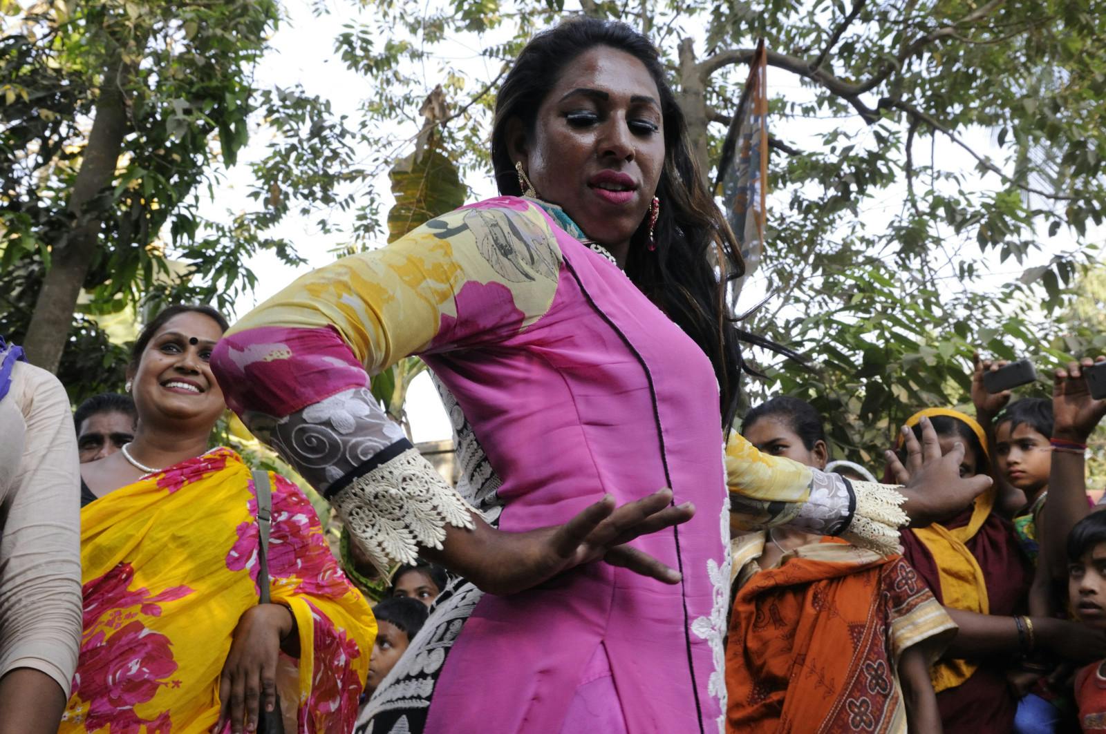 Hijra near Kolkata on March 21, 2015 to offer their prayers (NurPhoto/NurPhoto via Getty Images)