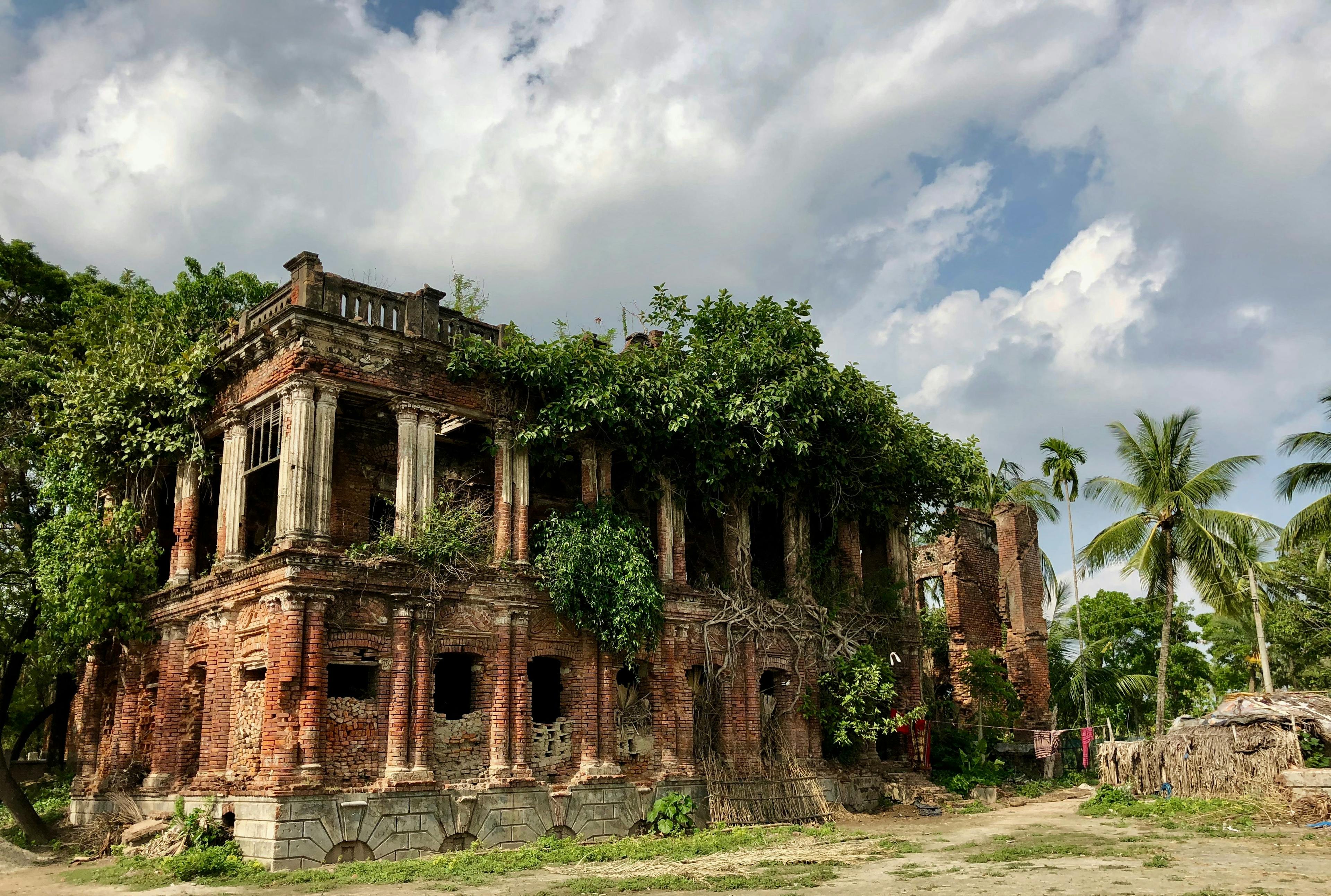 Textile magnate mansion in Satkhira, Bangladesh (David Baker)