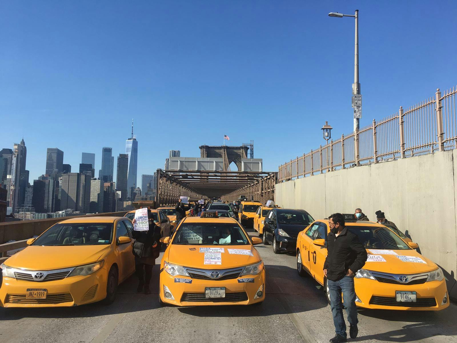 New York City taxi workers blockade the Brooklyn Bridge on February 10, 2021 (NYTWA via Twitter).