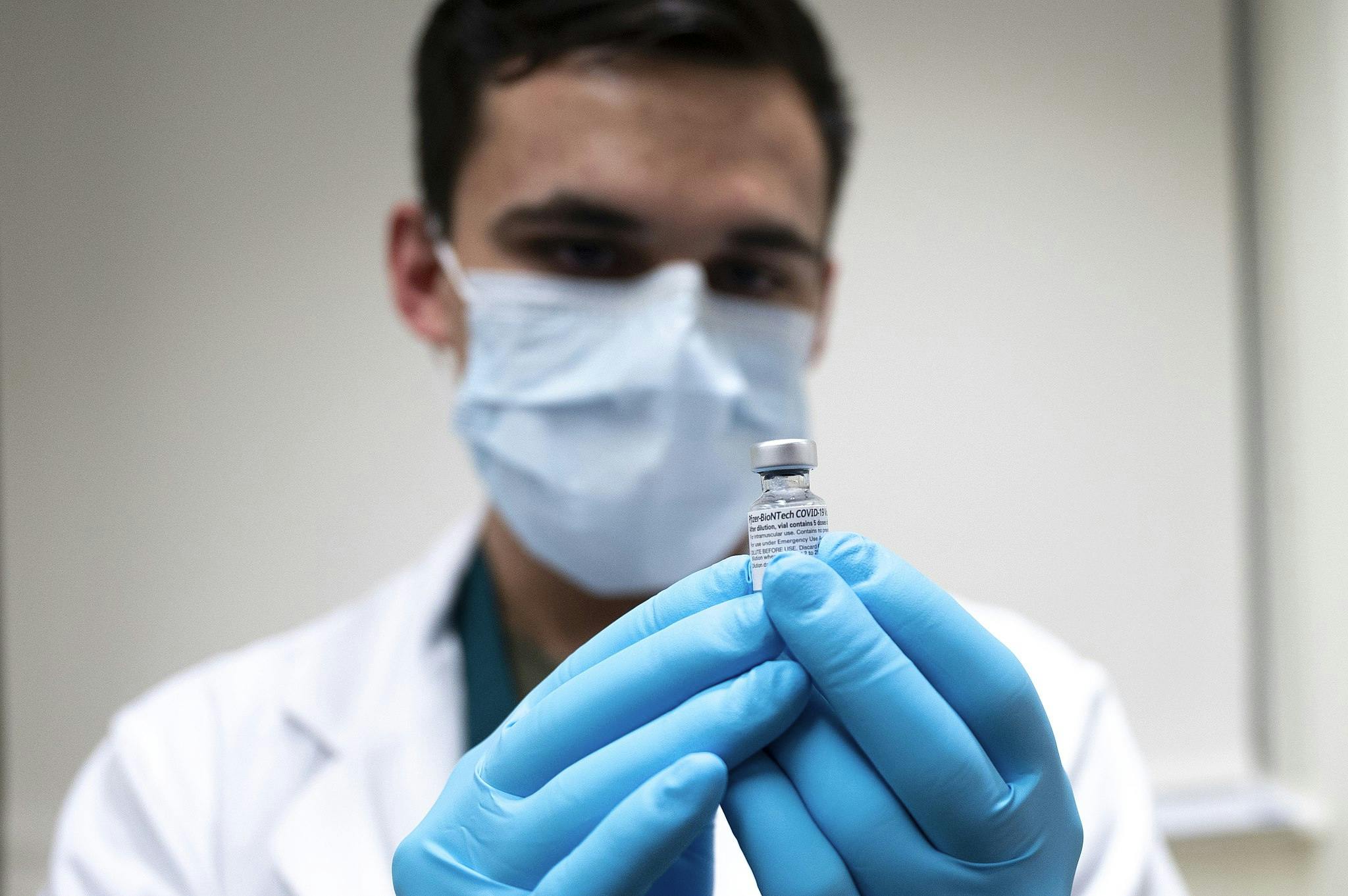  Army Spc. Angel Laureano holds a vial of the COVID-19 vaccine, Walter Reed National Military Medical Center, Bethesda, Md., Dec. 14, 2020. (DoD photo by Lisa Ferdinando)