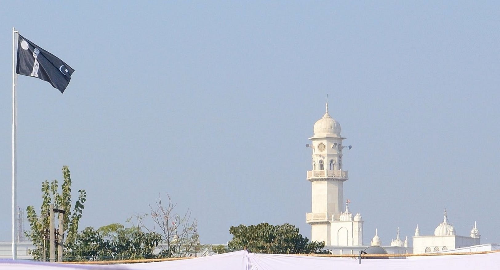Minarat-ul-Massih and the Liwa-e-Ahmadiyya in Qadian (Wikimedia)