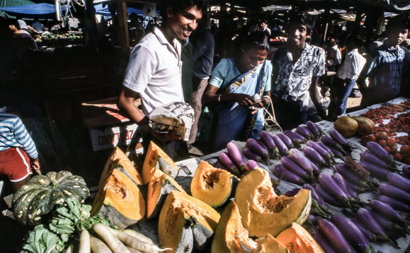 Fruit market in Nausori, Fiji, November 1987 (François LOCHON/Gamma-Rapho via Getty Images)
