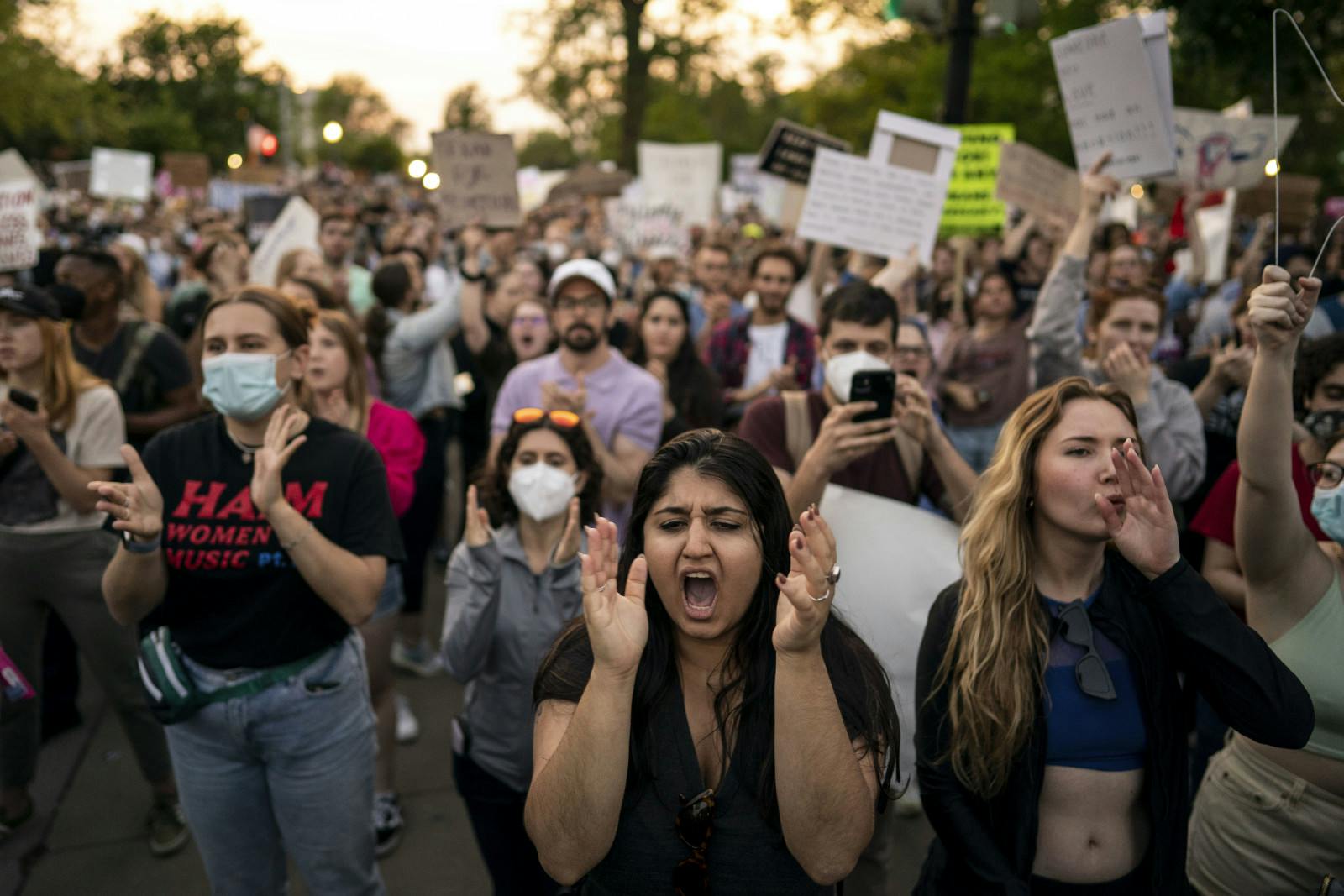 Pro-choice demonstrators on Tuesday, May 3, 2022 in Washington, DC (Kent Nishimura / Los Angeles Times via Getty Images)